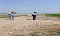 هزار متر شن‌ریزی در جاده بین‌مزارع طرح تجهیز و نوسازی روستای بزمینان  آم